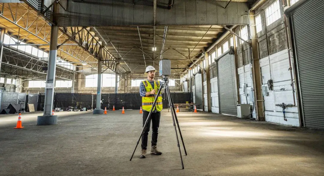 Ingenieur vermisst Halle per 3D-Laserscanning